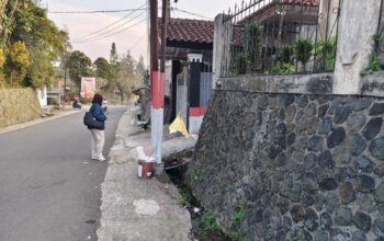 PASCA KEJADIAN : Suasana gorong-gorong yang jadi lokasi korban ditemukan tewas bersimbah darah di Kampung Selabintana Kulon, Desa Sudajayagirang, Kecamatan Sukabumi.(FOTO : DENDI/RADAR SUKABUMI)