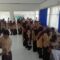 DILAYANI : Siswa SMKN 1 Gunungguruh, saat antre hendak melakukan pengecekan kesehatan gratis.