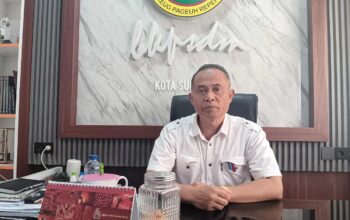 FT: BAMBANG/RADARSUKABUMI DIWAWANCARA: Kepala BKPSDM Kota Sukabumi, Didin Syarifuddin saat diwawancara Radar Sukabumi di ruang kerjanya, Rabu (3/9).