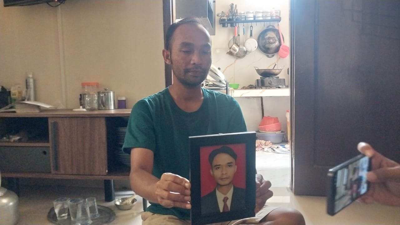 Suasana rumah duka keluarga almarhum Heri Wibawa warga Kampung Cimantaja, Desa Cikiray, Kecamatan Cikidang, Kabupaten Sukabumi