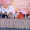 Kalak BPBD Kabupaten Sukabumi, Deden Sumpena bersama jajarannya dan para relawan saat foto bersama usai Mubes Pembentukan FPRB di Cikembar.