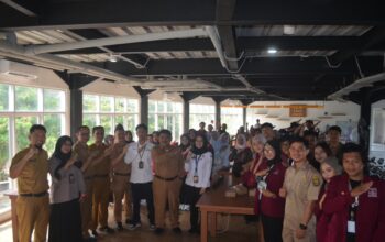 Dinas Perdagangan dan Perindustrian (Disdagin) Kabupaten Sukabumi menggandeng mahasiswa Kuliah Kerja Nyata (KKN) Universitas Nusa Putra untuk menggelar workshop digital marketing bagi pelaku Usaha Mikro, Kecil, dan Menengah (UMKM).