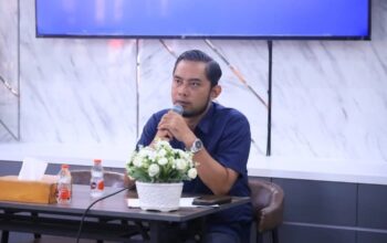 MENJELASKAN: Kepala Bidang Infrastruktur dan Kewilayahan Bappeda Kota Sukabumi, Frendy Yuwono saat menggelar sosialisasi SMART BASIC, belum lama ini.