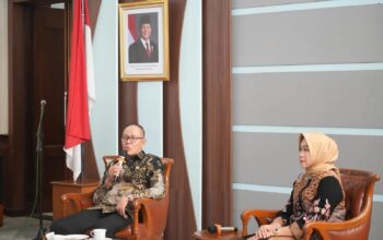 PELEPASAN: Sebanyak 12 siswa Lembaga Pelatihan Kerja (LPK) Yayasan Pasim Sukabumi, saat pelepasan siswa di Balai Kota Sukabumi, Kamis (11/9).