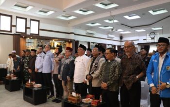 DOA BERSAMA: Pemerintah Kota Sukabumi menggelar doa bersama lintas agama sekaligus deklarasi damai di Balai Kota Sukabumi, Jumat (12/9).