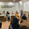 SAMBUTAN : Kepala Diarpus Kabupaten Sukabumi, Hj. Aisah saat memberikan sambutan Bedah Buku di aula Diarpus Kabupaten Sukabumi.