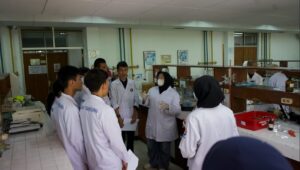 Dosen Polban Bangun Reaktor Limbah di SMK Negeri 7 Bandung, Dukung Pembelajaran Praktis Siswa Kimia Industri