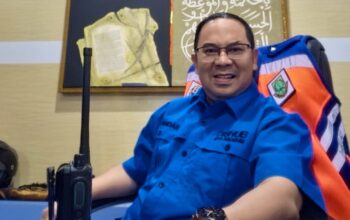 DIWAWANCARA: Kepala Dinas Perhubungan (Dishub) Kota Sukabumi, Iskandar Ifhan saat diwawancara di ruang kerjanya, Senin (15/9).