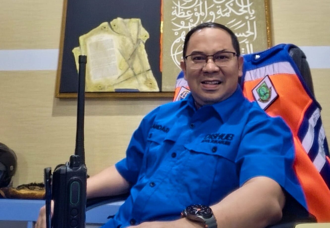 DIWAWANCARA: Kepala Dinas Perhubungan (Dishub) Kota Sukabumi, Iskandar Ifhan saat diwawancara di ruang kerjanya, Senin (15/9).