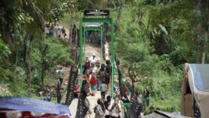 Lewati Sungai Tanpa Risiko: Jembatan Leuwi Sintok Kini Bisa Diakses Warga