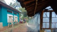 Kebakaran Hebat di Cimuncang: Rumah Ustadz Amur Hangus, Kerugian Capai Puluhan Juta