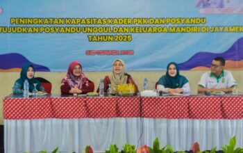 SAMBUTAN: Ketua TP-PKK Kota Sukabumi, Ranty Rachmatilah, saat menghadiri kegiatan Peningkatan Kapasitas Kader PKK dan Posyandu di Jayamekar, Selabintana Resort, Selasa (16/9).