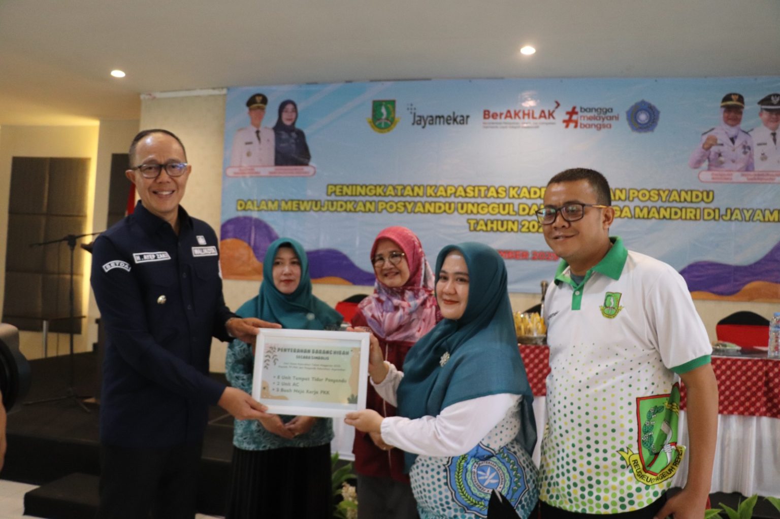 PEMBINAAN: Kelurahan Jayamekar, Kecamatan Baros, menggelar kegiatan pembinaan bagi kader PKK dan Posyandu disalah satu hotel, Selasa (16/9).