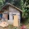 MEMPRIHATINKAN: Kondisi rumah Sobari (55) dan Yuli (48), warga Kampung Bunisari, Desa Langensari, Kecamatan Sukaraja, Kabupaten Sukabumi, butuh bantuan, belum lama ini.
