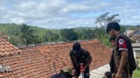 Mahasiswa KKN Nusa Putra University Pasang Reflektor untuk Mitigasi Bencana di Desa Margalaksana