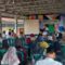Sejumlah warga dan perangkat Desa Gunungguruh, Kecamatan Gunungguruh, saat persiapan lomba P2WKSS 2025 di Balesawala.