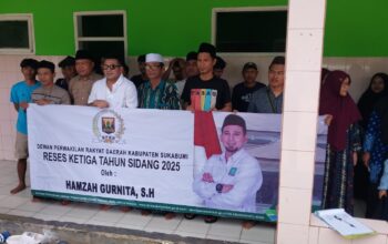 Hamzah Gurnita anggota DPRD Kabupaten Sukabumi saat reses di ponpes di kampung Cipatuguran, Desa Jayanti, Kecamatan Palabuhantatu.