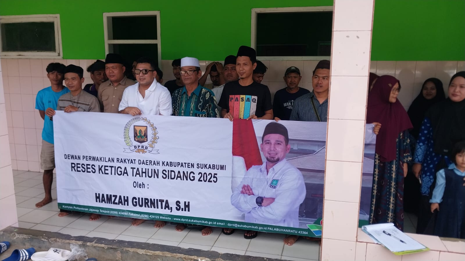 Hamzah Gurnita anggota DPRD Kabupaten Sukabumi saat reses di ponpes di kampung Cipatuguran, Desa Jayanti, Kecamatan Palabuhantatu.