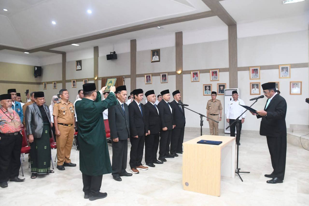 Suasana pelantikan pimpinan Baznas Kabupaten Sukabumi oleh Bupati Sukabumi Asep Japar.