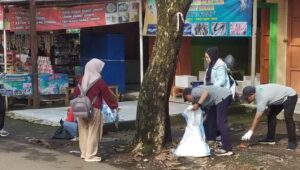 Bersih-Bersih Massal di Sukabumi: DLH Gaungkan Semangat Jaga Bumi