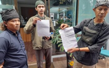 Sejumlah perwakilan warga saat mendatangi kantor Star Energy Geothermal di Kecamatan Kabandungan, Kabupaten Sukabumi, Senin (22/9/2025)