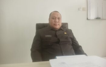 DIWAWANCARA: Kepala Bagian Hukum Setda Kota Sukabumi, Yudi Pebriansyah saat diwawancara di ruang kerjanya, Rabu (24/9).