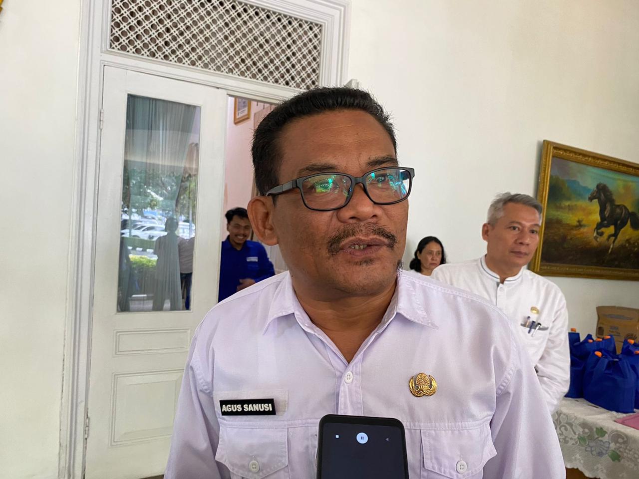 DIWAWANCARAI : Kadinkes Kabupaten Sukabumi, Agus Sanusi saat diwawancarai Radar Sukabumi di Gedung Negara Pendopo Sukabumi.