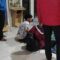 DIEVAKUASI : Petugas gabungan saat mengevakuasi dua pendaki yang tersesat di Gunung Gede melalui jalur Selabintana.