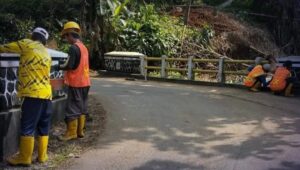 Empat Jembatan di Warungkiara Dipelihara, Pemerintah Pastikan Keamanan dan Kenyamanan Warga