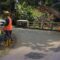 Suasana saat para pekerja tengah melakukan pengecatan jembatan