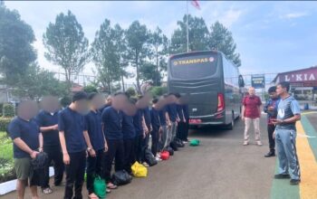 PEMINDAHAN: Lapas Kelas IIB Sukabumi, saat memindagkan 20 warga binaan ke Lapas Kelas IIA Warungkiara, belum lama ini.
