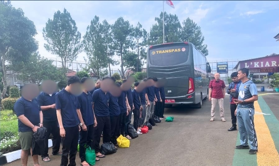 PEMINDAHAN: Lapas Kelas IIB Sukabumi, saat memindagkan 20 warga binaan ke Lapas Kelas IIA Warungkiara, belum lama ini.