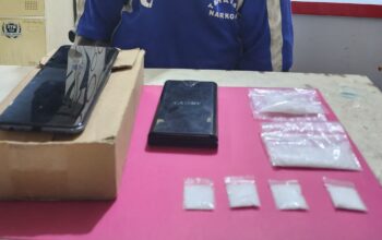 DIAMANKAN: Sejumlah barangbukti yang berhasil diamankan jajaran Satnarkoba Polres Sukabumu Kota, belum lama ini.