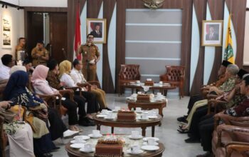 12 PNS Pemkot Sukabumi Purna Bakti, Bobby Maulana