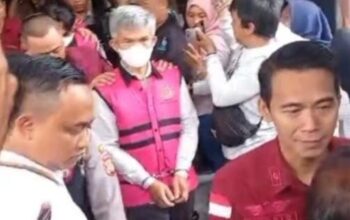 Salah satu tersangka berinisial EK, selaku PPK proyek USB Disdik Jabar. (foto: Ist/net)