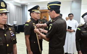 Kajati Jabar, Hermon Dekristo, melantik 25 pejabat eselon II & III, Selasa (28/10). (foto: Istimewa)
