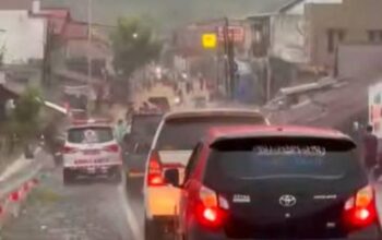 Pemerintah Kabupaten Sukabumi menetapkan status tanggap darurat bencana di dua kecamatan, yakni Cisolok dan Cikakak, menyusul banjir bandang yang melanda wilayah tersebut pada Senin (28/10/2025).