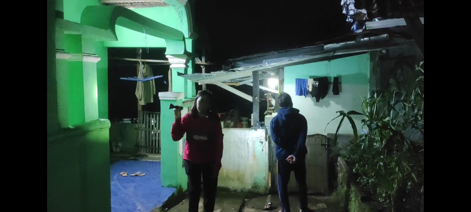 Warga Desa Langensari, Kecamatan Sukaraja, Kabupaten Sukabumi, kembali mengaktifkan ronda malam menyusul maraknya teror ketukan pintu misterius yang terjadi pada dini hari. Tak hanya kaum pria, sejumlah ibu rumah tangga pun turut berjaga,