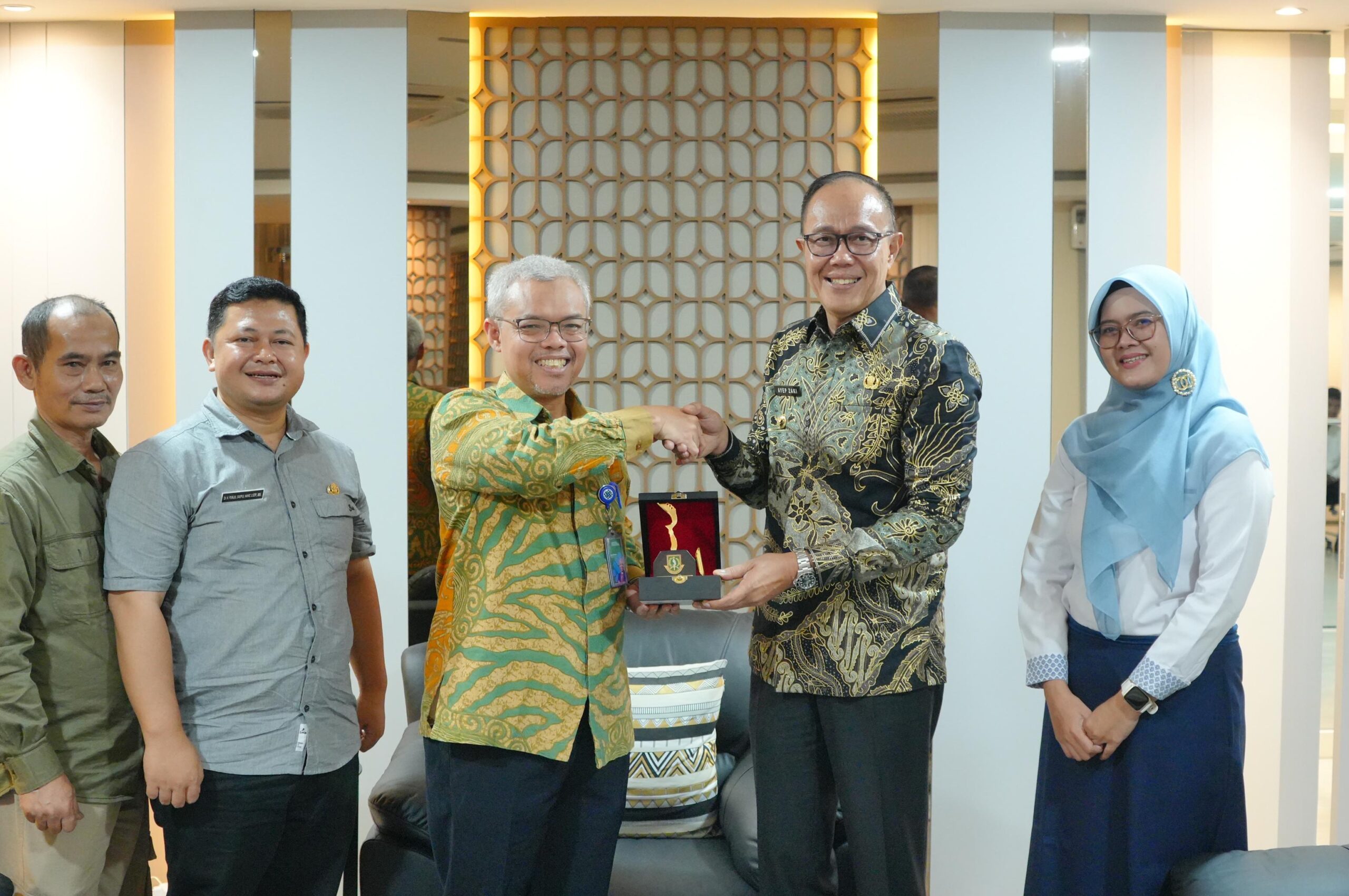 Wali Kota Sukabumi, H. Ayep Zaki, terus menunjukkan komitmennya dalam mengatasi persoalan pengangguran di daerah. Pada Selasa (21/10), ia melakukan kunjungan kerja ke Kantor Kementerian Ketenagakerjaan (Kemenaker) di Jakarta