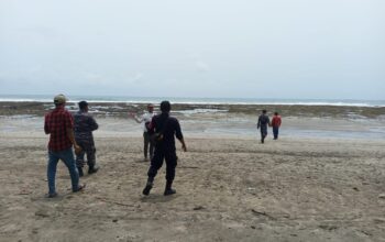 Seorang nelayan asal Kampung Sukatani, Desa Sukatani, Kecamatan Surade, dilaporkan hilang setelah terseret ombak besar saat memasang jaring perangkap udang lobster di perairan Cicaladi, Selasa (21/10/2025) siang.