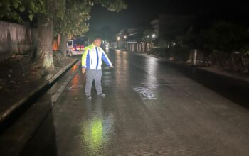 Seorang pelajar berinisial VDP (19) tewas di tempat setelah sepeda motor Honda Scoopy yang dikendarainya menabrak bagian belakang truk parkir.