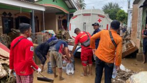 PMI Sukabumi Terjunkan Mobile Clinic dan Tangki Air Bersih 