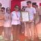 Bupati Purwakarta Saepul Bahri Binzein saat menerima piagam MURI. (foto: Ist)