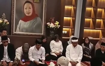TAKZIYAH: Gubernur Jabar Dedi Mulyadi melayat ke rumah duka. (foto: tangkap layar video IG @dedimulyadi71)