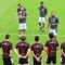Pelatih Timnas Indonesia Patrick Kluivert (kedua kanan) memberikan instruksi saat memimpin sesi latihan perdana di Training Center Bali United, Pantai Purnama, Gianyar, Bali, Senin (26/5/2025). 