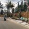 MEMUKAU : Suasana di ruas Jalan Raya Ciaul Pasir, Kilometer 3,6, Desa Sukajaya, Kecamatan Sukabumi, Kabupaten Sukabumi, menjelma menjadi destinasi wisata budaya yang ramai dikunjungi masyarakat pada Selasa (30/9).