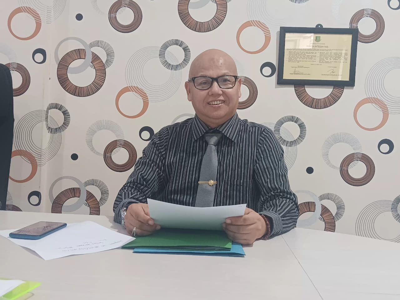 FT: BAMBANG/RADARSUKABUMI DIWAWANCARA: Satgas Percepatan Penyelenggaraan MBG Kota Sukabumi, Andri Setiawan saat diwawancara Radar Sukabumi, Rabu (1/10).