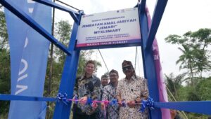 Majelis Taklim XLSMART Resmikan Wakaf Jembatan Amal Jariyah di Sukabumi