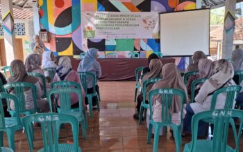 Puluhan ibu-ibu saat mengikuti program Diarpus di Balesawala Desa/Kecamatan Gunungguruh, Kabupaten Sukabumi, belum lama ini.