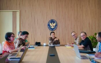PERTEMUAN: Wali Kota Sukabumi, Ayep Zaki saat melakukan pertemuan bersama Menteri Kesehatan RI, Budi Gunadi Sadikin di Gedung Adiyatma Kementerian Kesehatan, Jakarta.